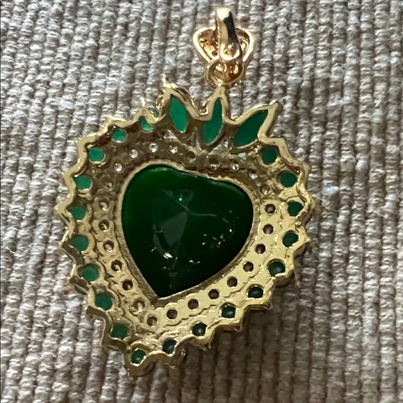 Elegant Asian Jewelry Green Emerald Heart cubic Pendant. Fashionable Attractive - Picture 7 of 8